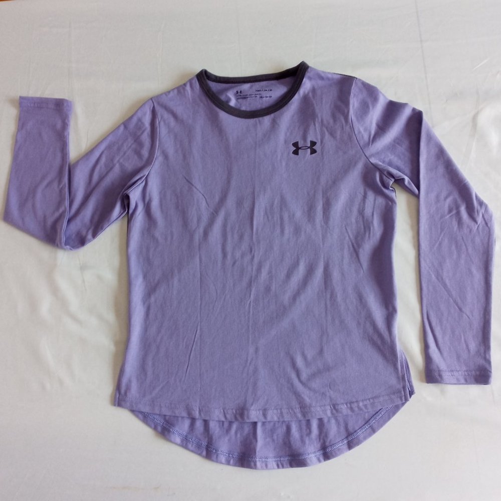 Under Armour loose heat gear Athletic top Size medium